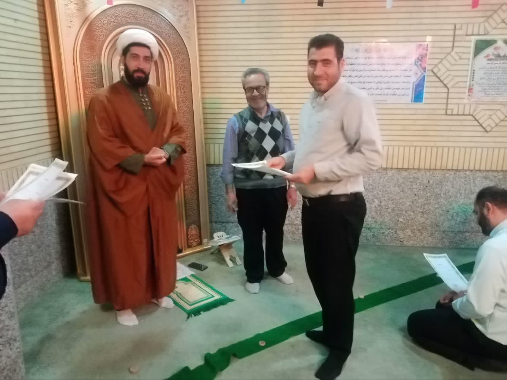 تقدیر از فعالین نماز بیمارستان شهید قدوسی نهاوند
