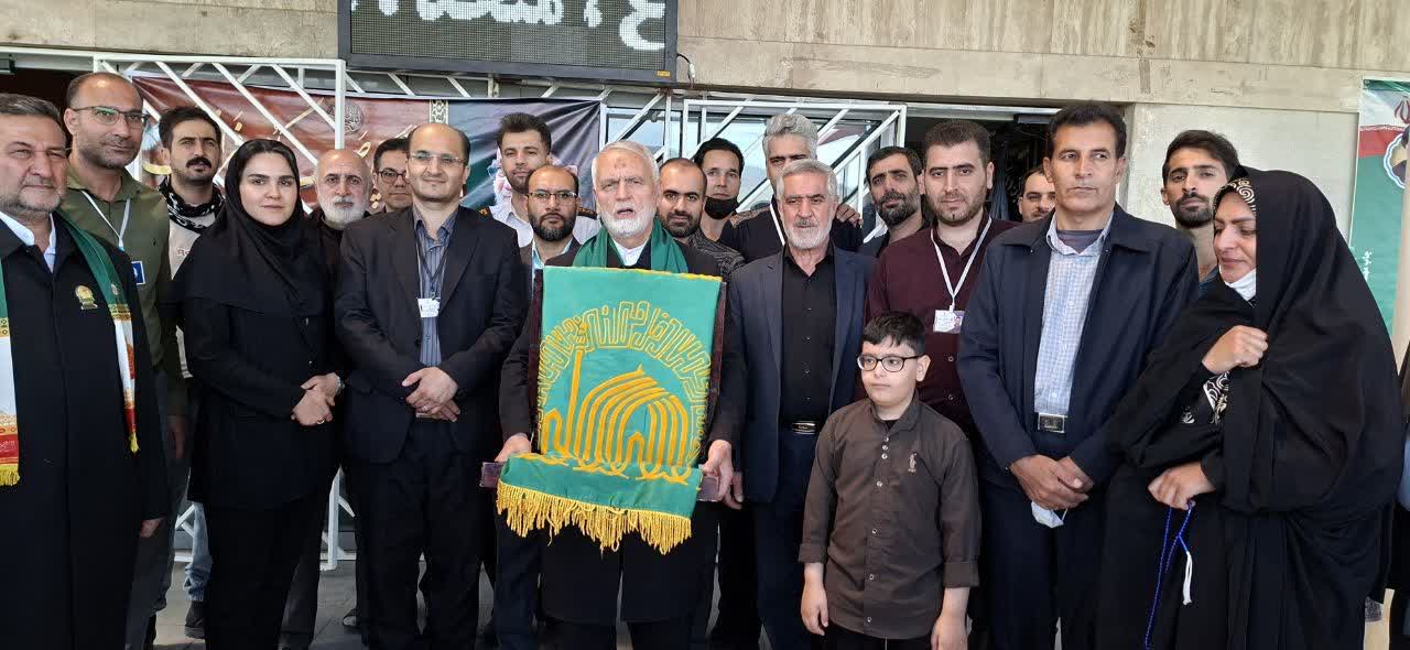 حضور پرچم متبرک حرم امام رضا (ع) در بیمارستان شهید آیت الله قدوسی شهر نهاوند؛ عطر رضوی در فضای درمان