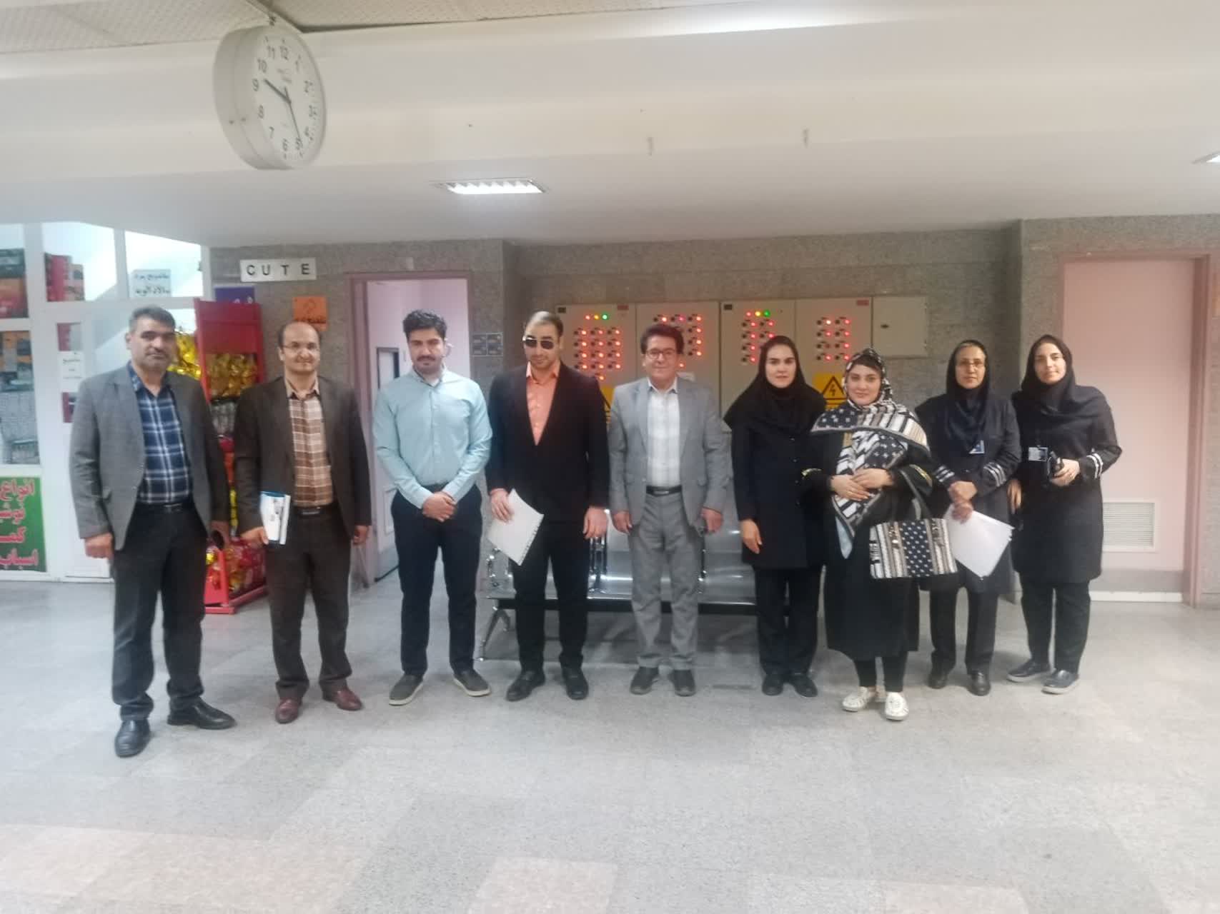  تجلیل از همکار روشندل بیمارستان شهید آیت الله قدوسی به مناسبت روز جهانی عصای سفید